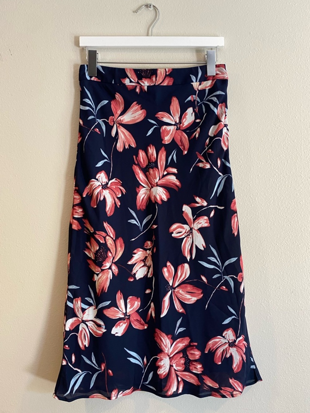 Hutch NWT Floral Midi Skirt Navy Pink Size 6 Anthropologie Style Satin Feel - Picture 2 of 10